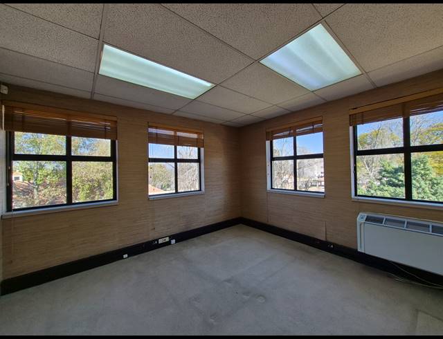 162M² OFFICE TO LET IN DUNKELD WEST
